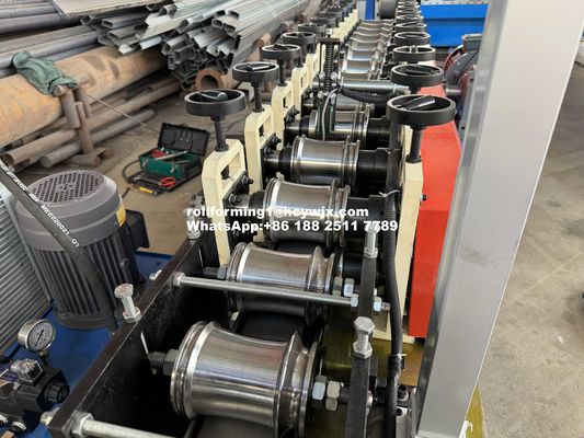 চেইন ট্রান্সমিশন শাটার ডোর রোল ফর্মিং মেশিন Cr12 কাটিং ব্লেড উপাদান সঙ্গে