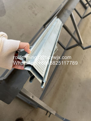 দ্রুত গতির শাটার ডোর রোল ফর্মিং মেশিন Cr12 কাটিয়া ব্লেড উপাদান সঙ্গে