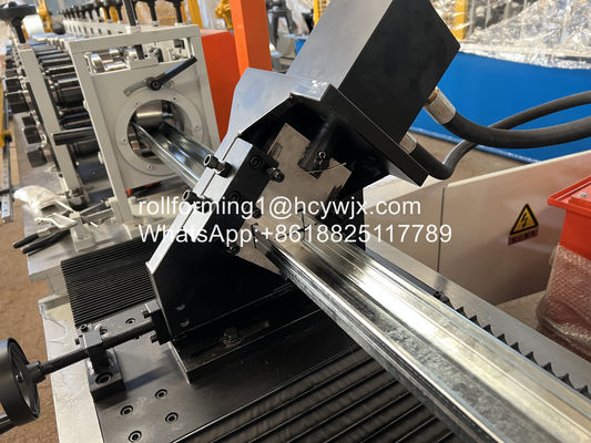 উচ্চ ক্ষমতা 0.3MM অশ্বপালন এবং ট্র্যাক রোল গঠন মেশিন সঙ্গে পাঞ্চিং